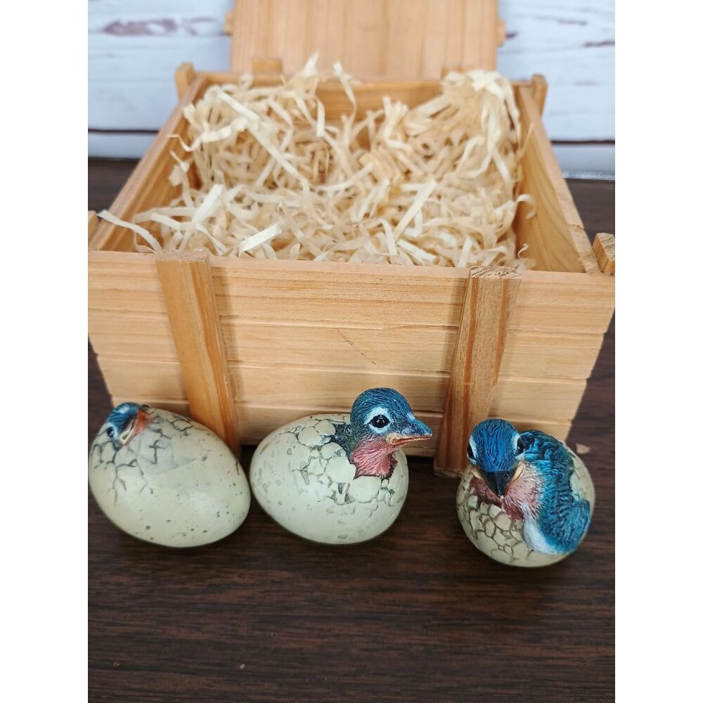 Handcrafted Wooden Crate Three Hand-Painted Bird Eggs‎ Master Sculptor Xu Hui Yi